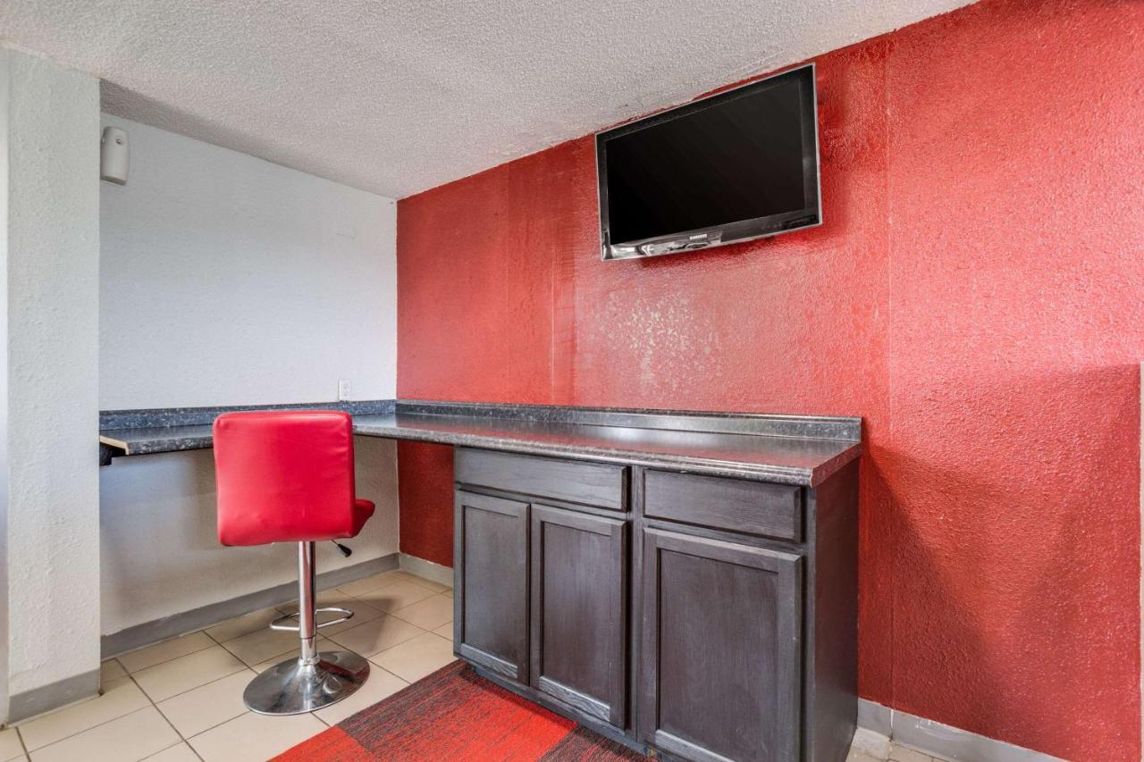 Econo Lodge Inn & Suites Terre Haute Exterior photo